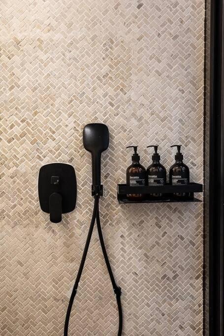 New Luxe 3br I Soundproof I Kids Free I Huge Parking I 7 M Pool Canggu (Bali)