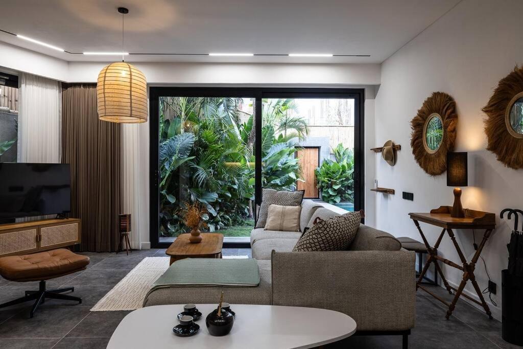 New Luxe 3br I Soundproof I Kids Free I Huge Parking I 7 M Pool विला