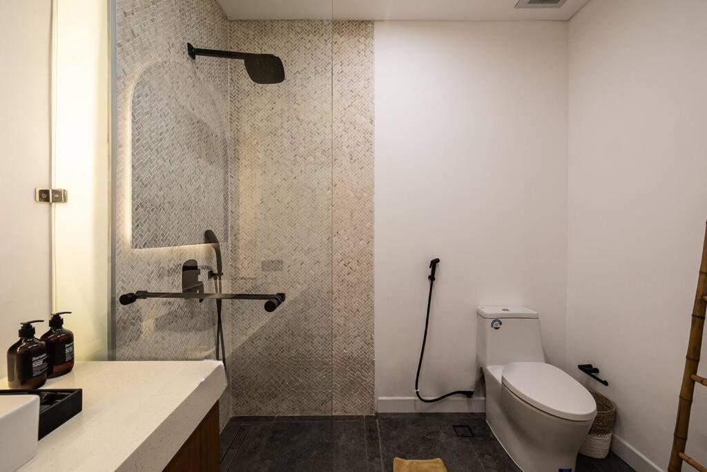 New Luxe 3br I Soundproof I Kids Free I Huge Parking I 7 M Pool