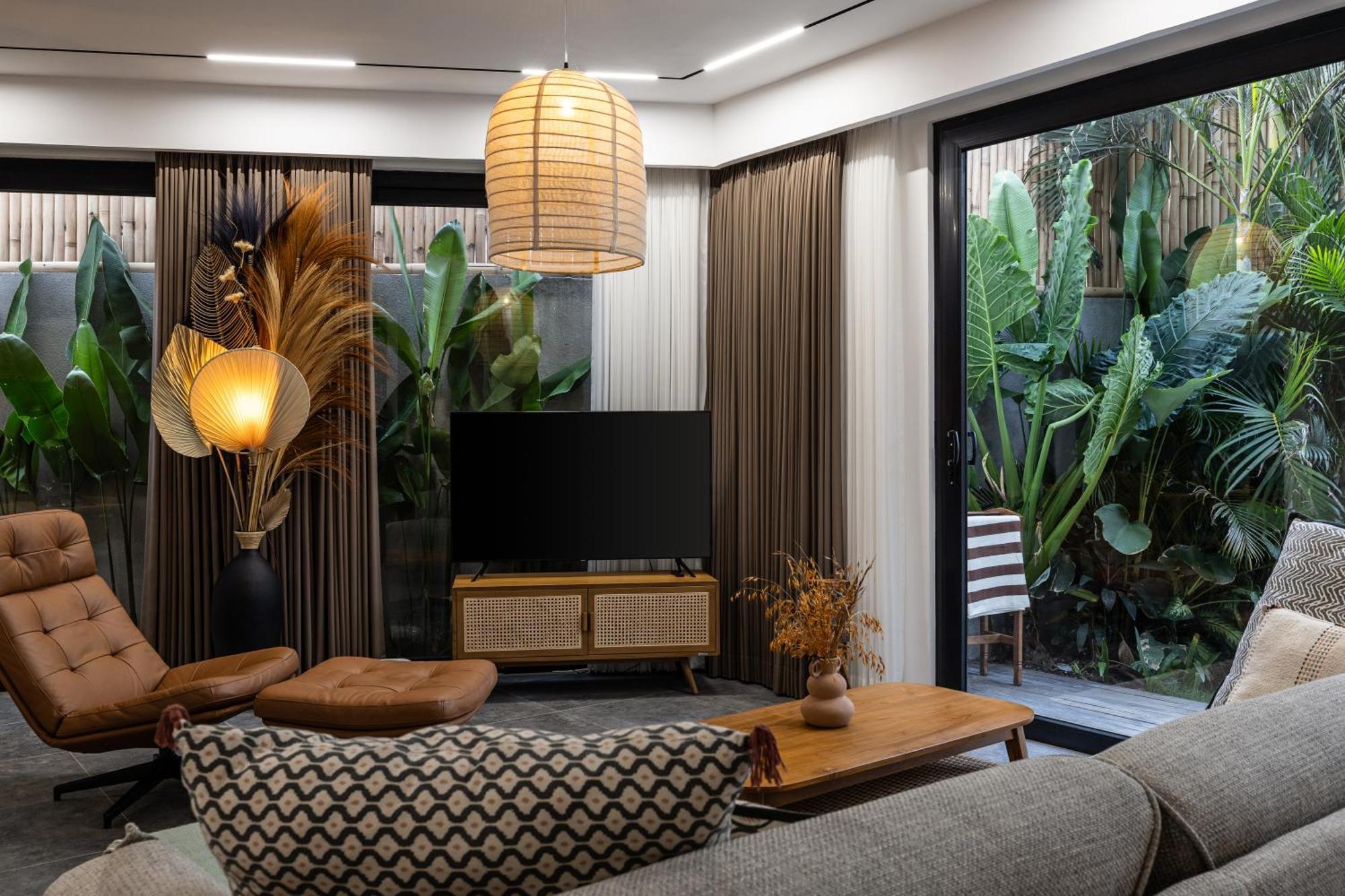 New Luxe 3br I Soundproof I Kids Free I Huge Parking I 7 M Pool Canggu (Bali)